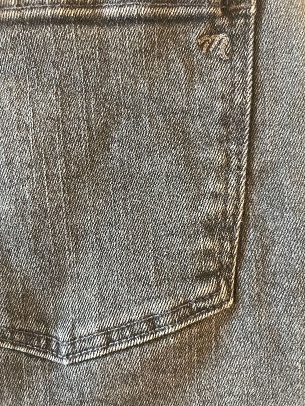 Madewell High-Rise Denim Raw Hem Shorts in Washed Black/Lunar Wash 26 - Picture 7 of 9